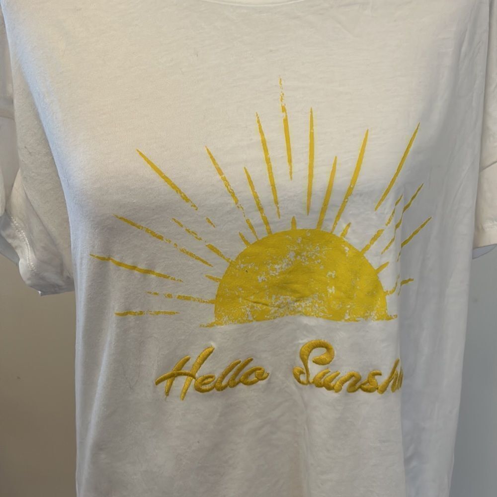 DR 2 short sleeve Hello Sunshine tee Size M NWT - Picture 4 of 9